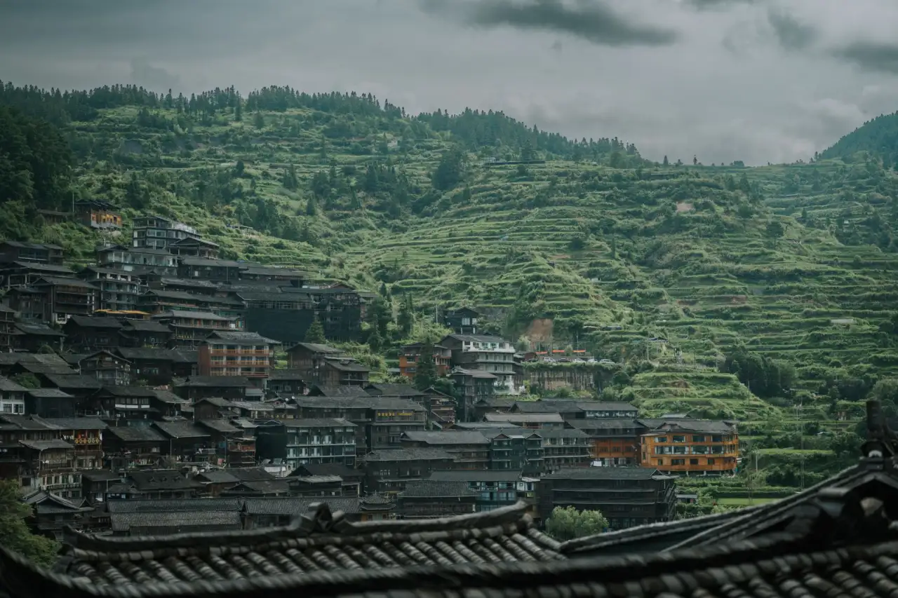 中小企业网站建设选型指南：模板建站与定制开发的优劣对比