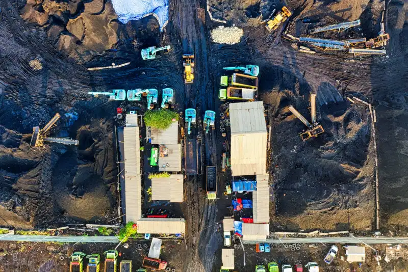 2025年企业建站技术选型：响应式与小程序融合趋势分析
