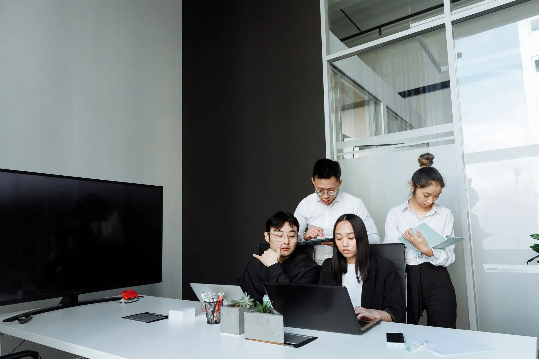 小程序开发与网站建设协同赋能企业线上宣传的实践路径正文配图 1