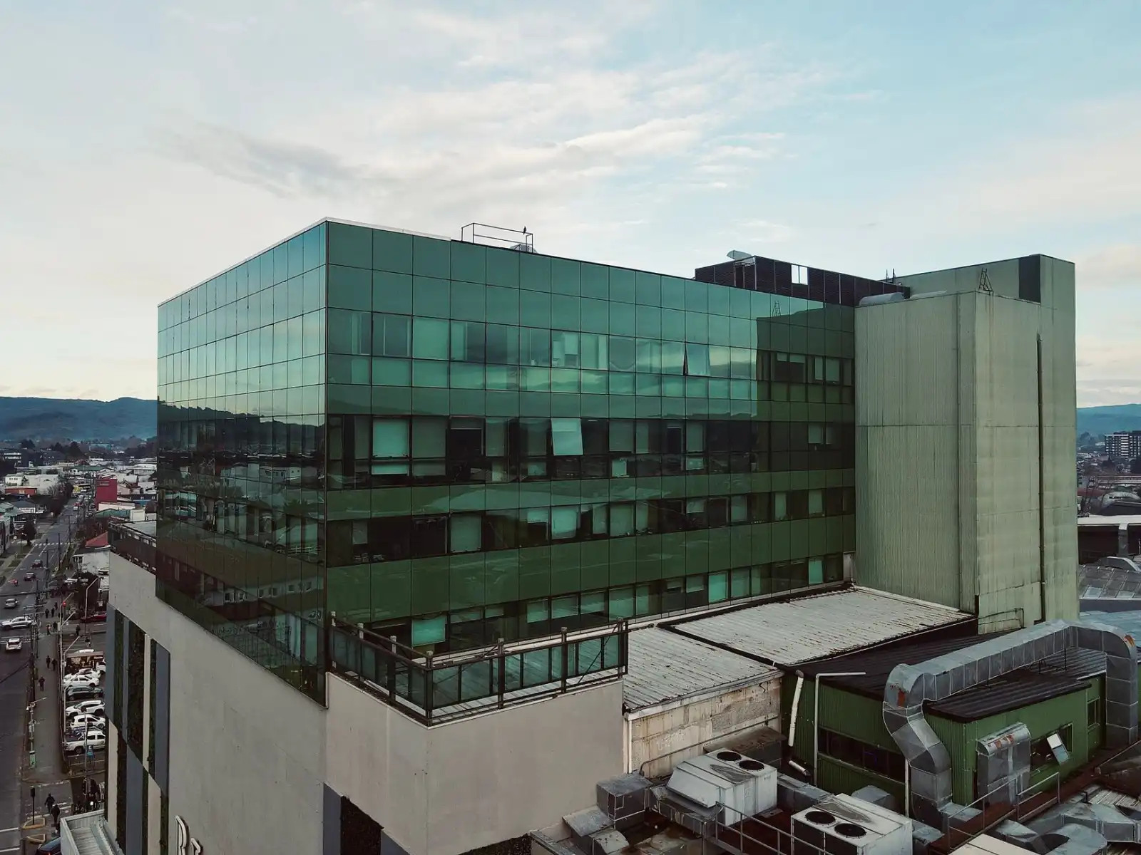 企业小程序开发与PC网站功能对比：各场景适配方案